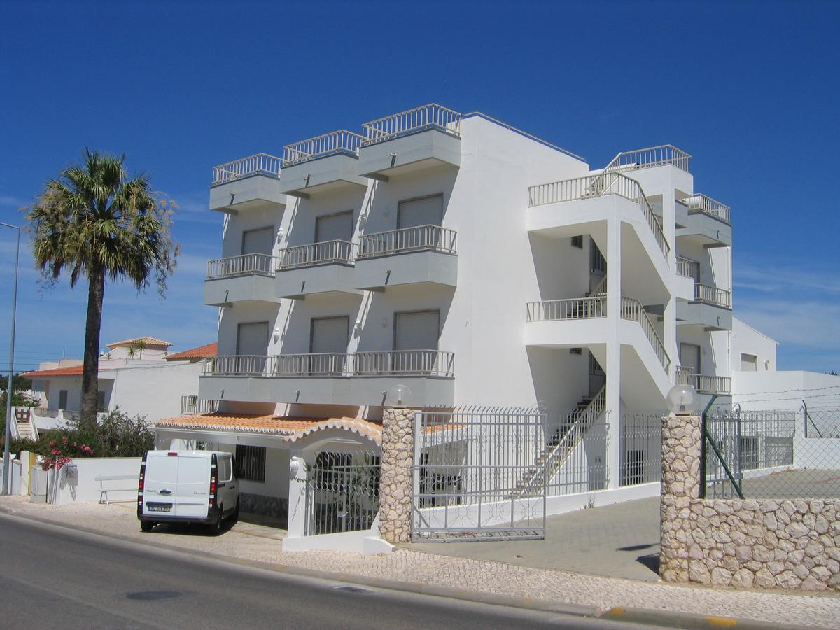 Hotel Residencial Campo-Mar By Umbral Portimão Esterno foto A typical apartment block in the town