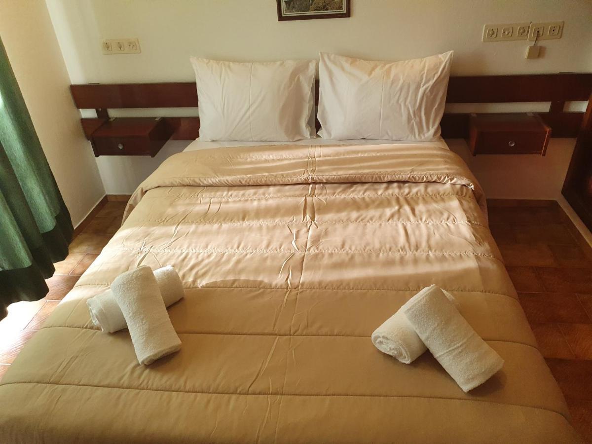 Hotel Residencial Campo-Mar By Umbral Portimão Esterno foto A bed with a duvet