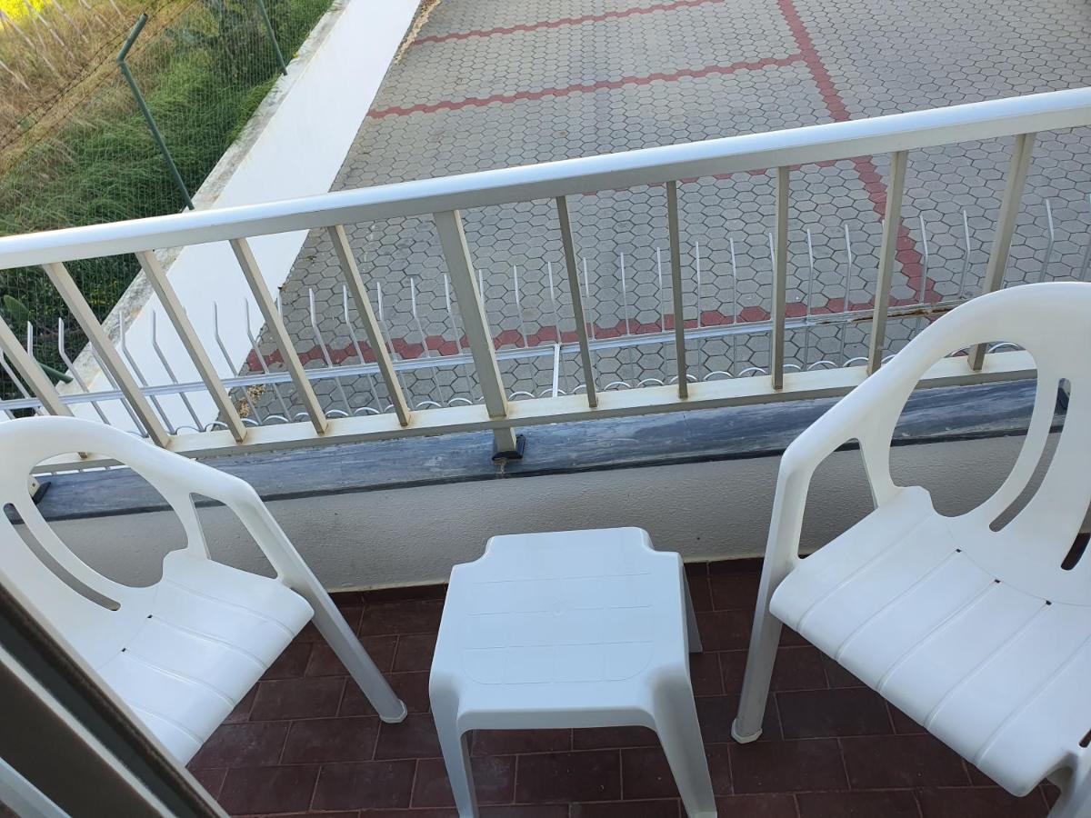 Hotel Residencial Campo-Mar By Umbral Portimão Esterno foto A balcony in a house