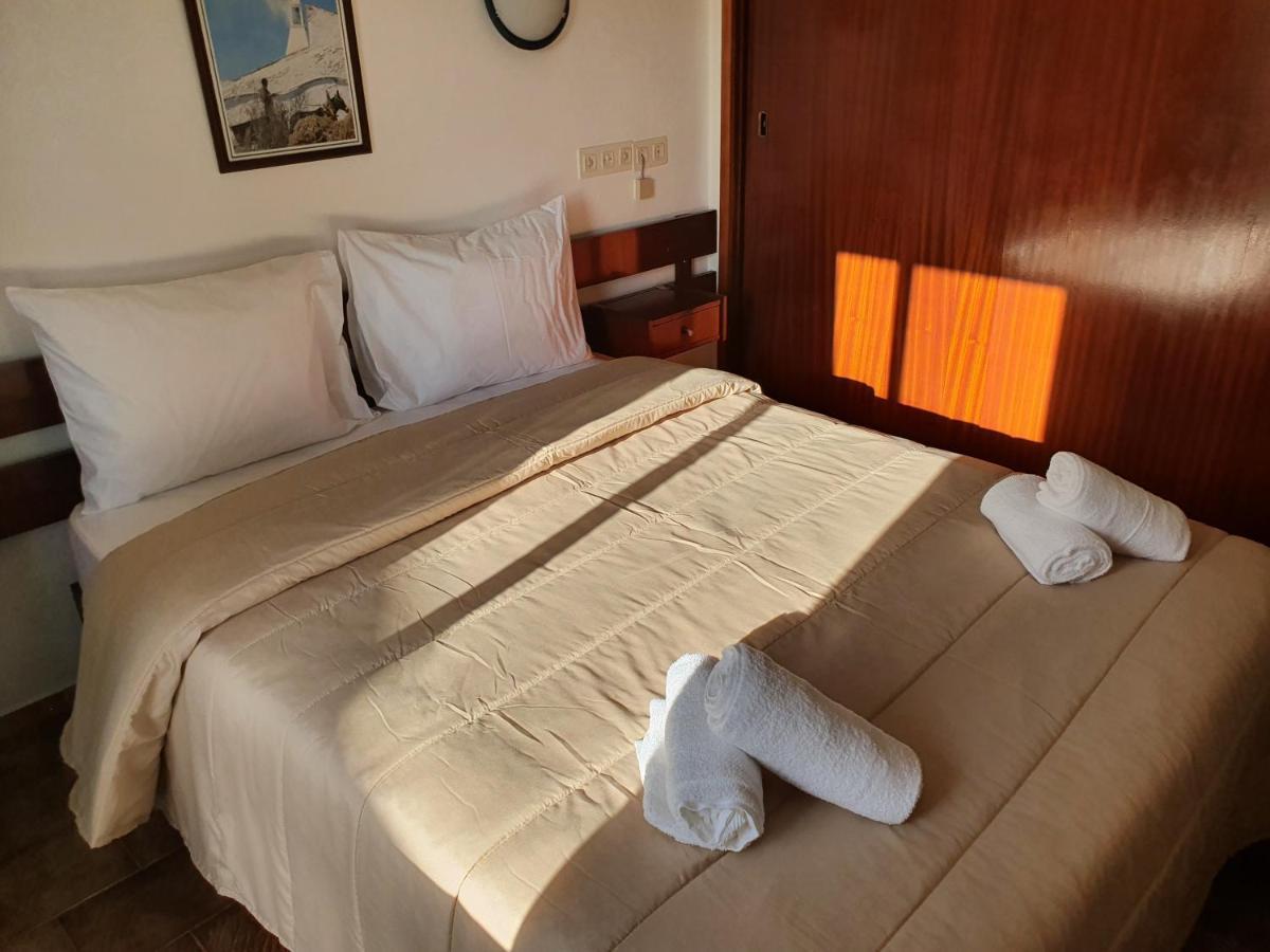 Hotel Residencial Campo-Mar By Umbral Portimão Esterno foto A bed with a duvet
